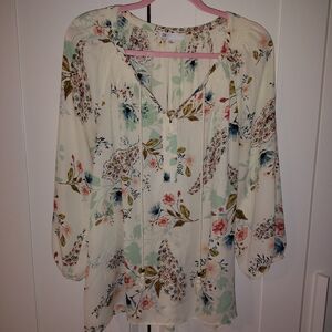 DR2 Cream and Blue Floral Top